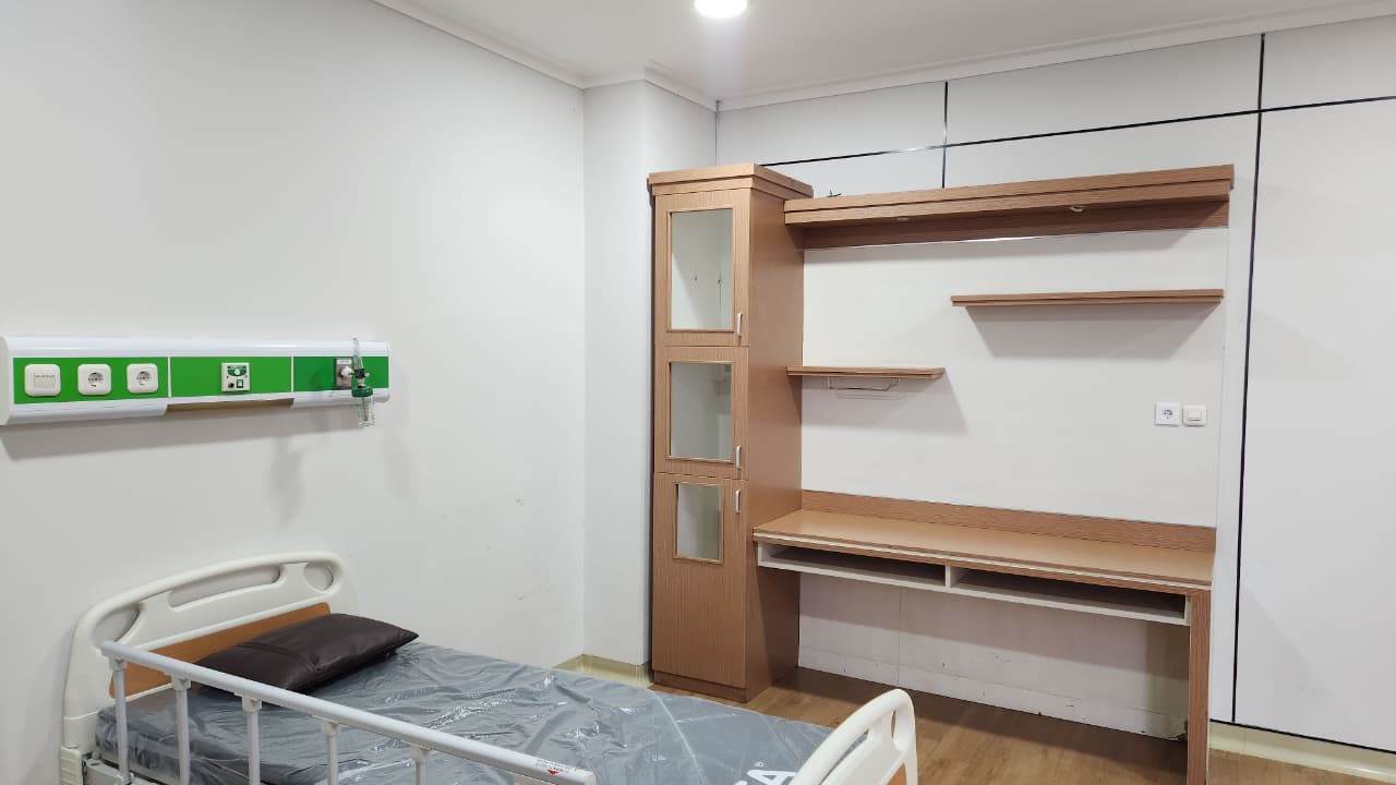 Bed, Lemari & Meja Kamar VIP