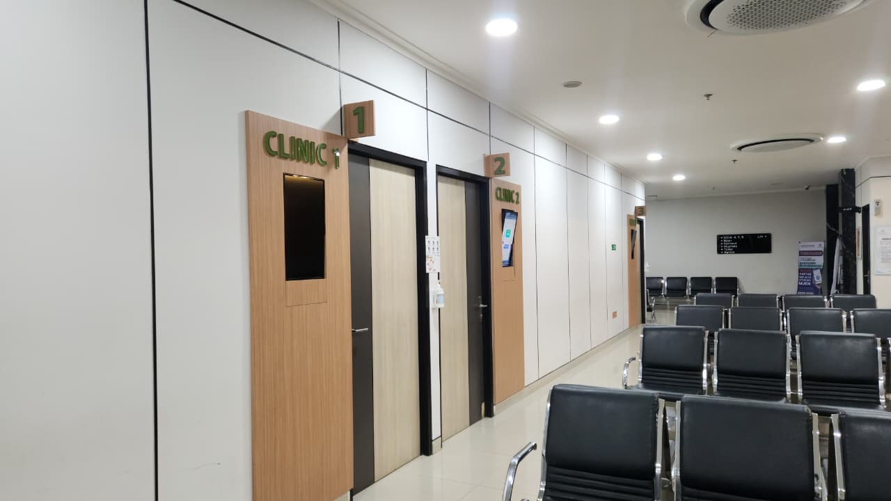 pintu masuk poli reguler - lantai 1
